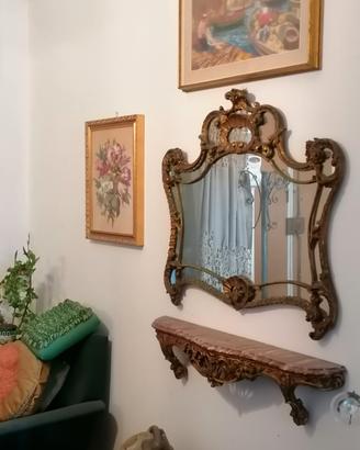 ingresso con specchio legno e marmo. rosso