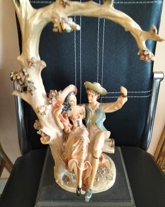 Statua innamorati ceramica 
