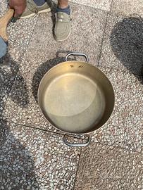 pentola in alluminio e pentolone in rame