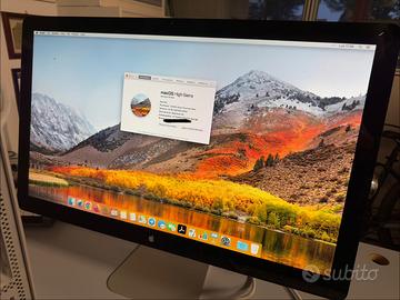 Apple computer fisso Mac Pro e monitor Led Cinema