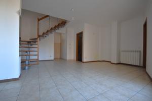 Appartamento su due livelli, zona centro storico