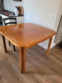 tavolo in noce nazionale con 6 sedie