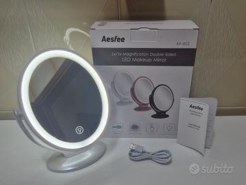 Specchio da trucco con luci LED