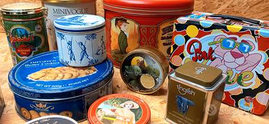 Lotto 10 scatole in latta vintage collezione