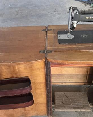 Macchina da cucire “Necchi”
