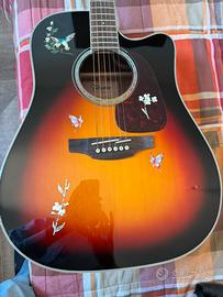Chitarra elettroacustica Takamine