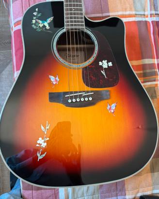 Chitarra elettroacustica Takamine