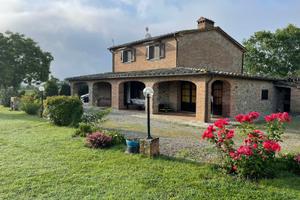 Casa con giardino e piscina uso esclusivo