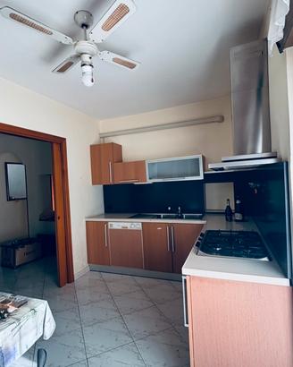 Cucina completa di elettrodomestici