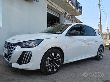 Peugeot 208 ibrida cambio automatico 136 cv