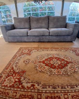 divano  4  posti   grigio 