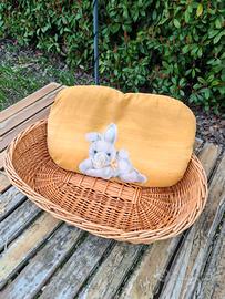 Cestino in vimini con cuscino