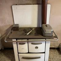 Stufa a legna in ghisa usata