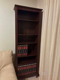 libreria color legno scuro