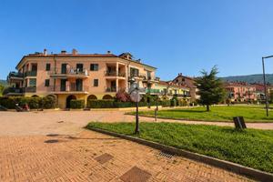 2 LOCALI A ANDORA