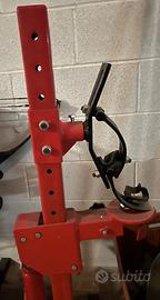 Attrezzo per ammortizzatori