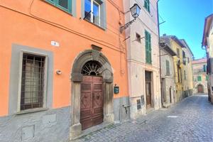 2 LOCALI A VALENTANO