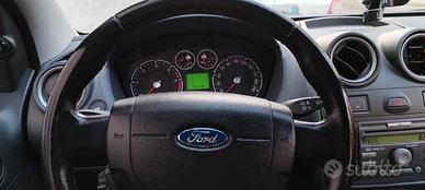 FORD FIESTA 2 SERIE 1.400 GHIA