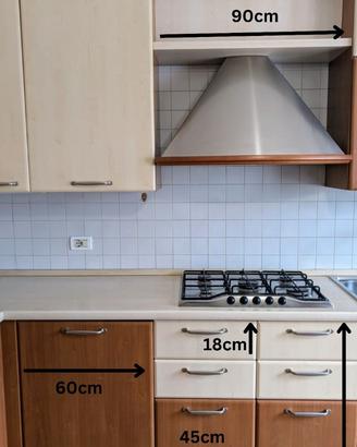 Cucina ad angolo più ulterore parete a dispensa