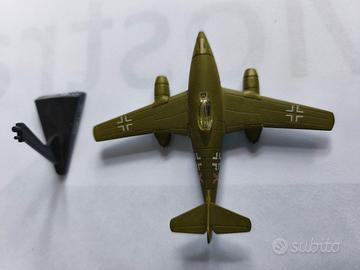 Modellino del caccia  Me 262 in scala 1/100