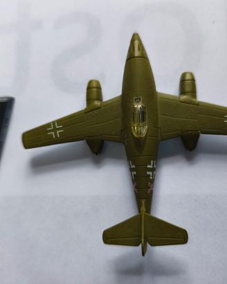 Modellino del caccia  Me 262 in scala 1/100