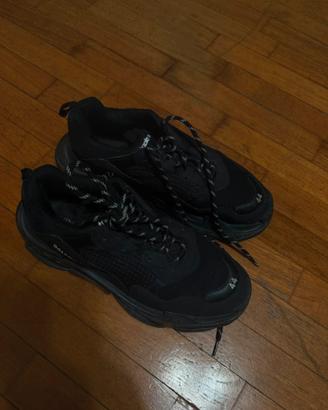 Balenciaga triple S total black