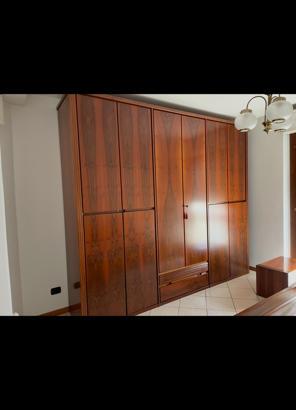 Camera da letto usata in legno stile classico