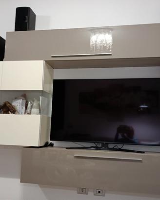 parete da soggiorno di design sospeso  