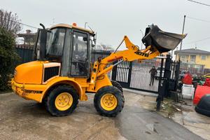 P137 Pala gommata JCB 407 B