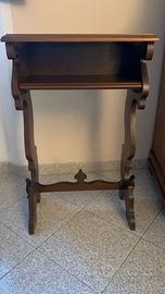 Mobiletto in legno con ripiano
