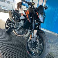 KTM 890 Duke