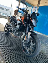 KTM 890 Duke