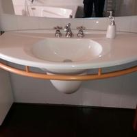lavandino e mobile bagno 