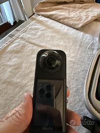 Insta360 X5 e alcuni accessori