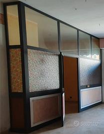 Vetrata con porta in alluminio e vetro