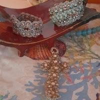 gioielli tessili e in pietre dure e argento