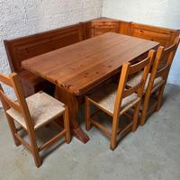 Cassapanca e vetrina 