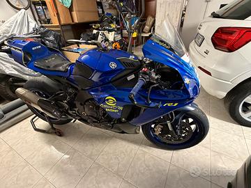 Yamaha r1