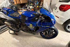 Yamaha r1