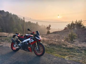 Aprilia Tuono V4 Factory Akrapovic accessoriata