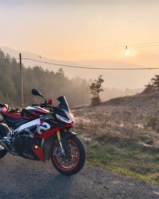Aprilia Tuono V4 Factory Akrapovic accessoriata