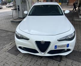 Alfa Romeo Giulia 2.0 Turbo 200 CV AT8 Super