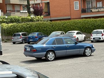 Mercedes E320, W124