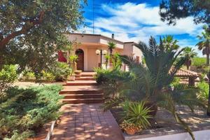 Villa di 253 m² con più di 5 locali e box auto dop