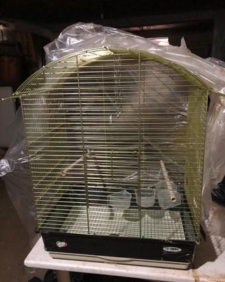 Gabbia con piedistallo.