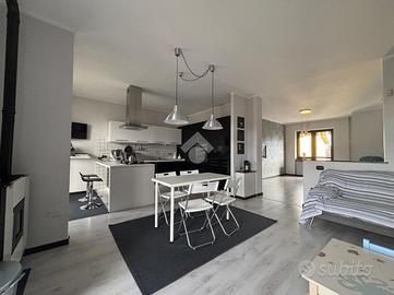 VILLA A SCHIERA A NONE