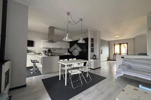 VILLA A SCHIERA A NONE