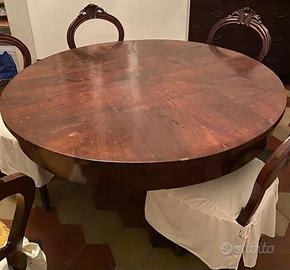 Tavolo e divano luigi 16 esimo