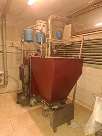 Caldaia riscaldamento a biomassa funzionante