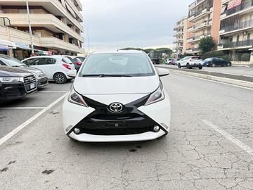Toyota Aygo 1.0 VVT-i 72 CV 5 porte x-play LED NAV